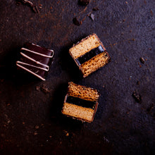 Load image into Gallery viewer, 6 handcrafted Lebkuchen 'honey cake' pralines filled with opulent currant jelly, coated in rich, dark chocolate. The high quality chocolate couvertures enchant with an intense chocolate taste, complimenting the Lebkuchen and jelly. A tasty chocolate treat for fruit and chocolate lovers, alike.