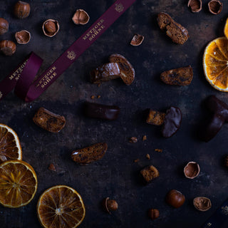 Juicy Lebkuchen bites with a rich mix of fried fruits and nuts, encased in high quality dark chocolate. The high quality chocolate couvertures enchant with an intense chocolate taste, perfectly complimenting our Lebkuchen and fillings. A true Christmas staple.