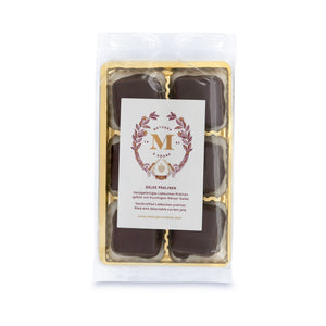 6 handcrafted Lebkuchen 'honey cake' pralines filled with opulent currant jelly, coated in rich, dark chocolate. The high quality chocolate couvertures enchant with an intense chocolate taste, complimenting the Lebkuchen and jelly. A tasty chocolate treat for fruit and chocolate lovers, alike.