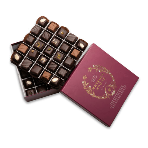 A perfect gift for a special occasion. Metzger's signature luxury box in opulent red, filled with with 50 delectable Lebkuchen chocolate pralines. Each praline is layered with Lebkuchen 'honey cake' and filled with marzipan, nuts or fruit jams and jellies, encased in rich chocolate. Suitable for vegetarians.